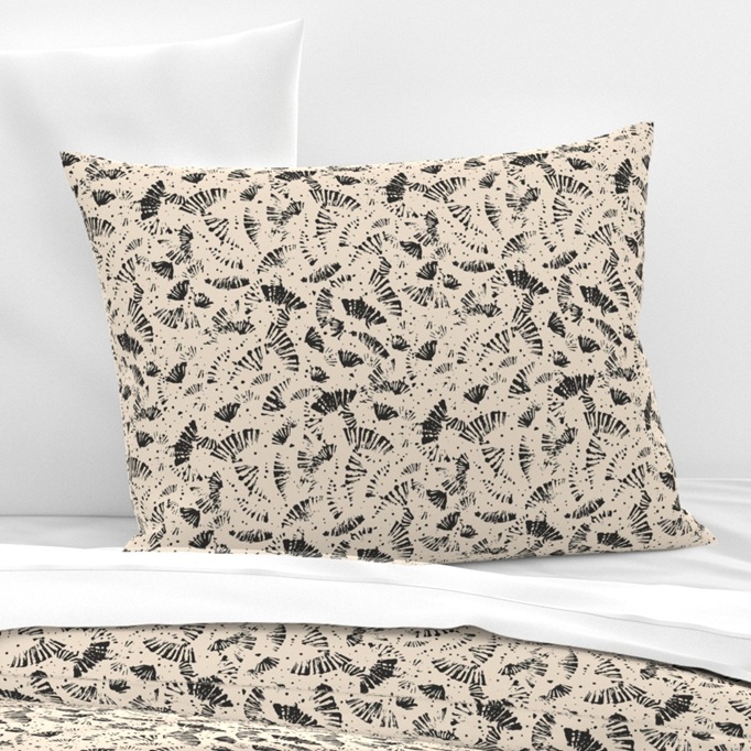 "Like Japanese Fans" - cuscino- by Fotopoiesi su Spoonflower